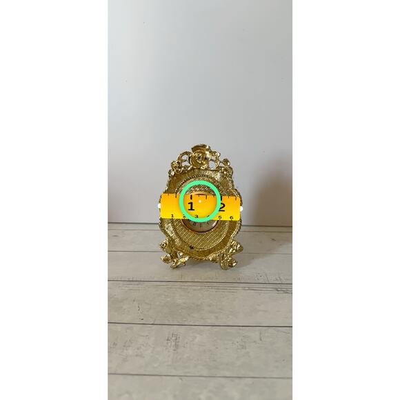 Stylebuilt Vintage gold textured finish checkerboard Roses design small clock - Picture 6 of 6